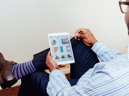 Innovations and trends: How AI is improving predictive analytics Man checking social media analytics