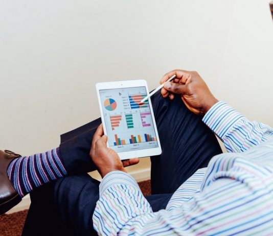 Innovations and trends: How AI is improving predictive analytics Man checking social media analytics